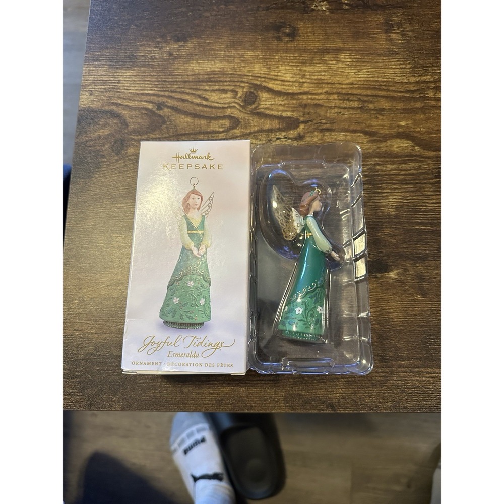 Vintage 2005 Hallmark Keepsake Joyful Tidings Esmeralda Angel Christmas Ornament - Picture 2 of 4